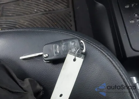 2010 Volkswagen New Beetle 2.5L z USA, uszkodzony, nr VIN 3VWRG3AGXAM035334